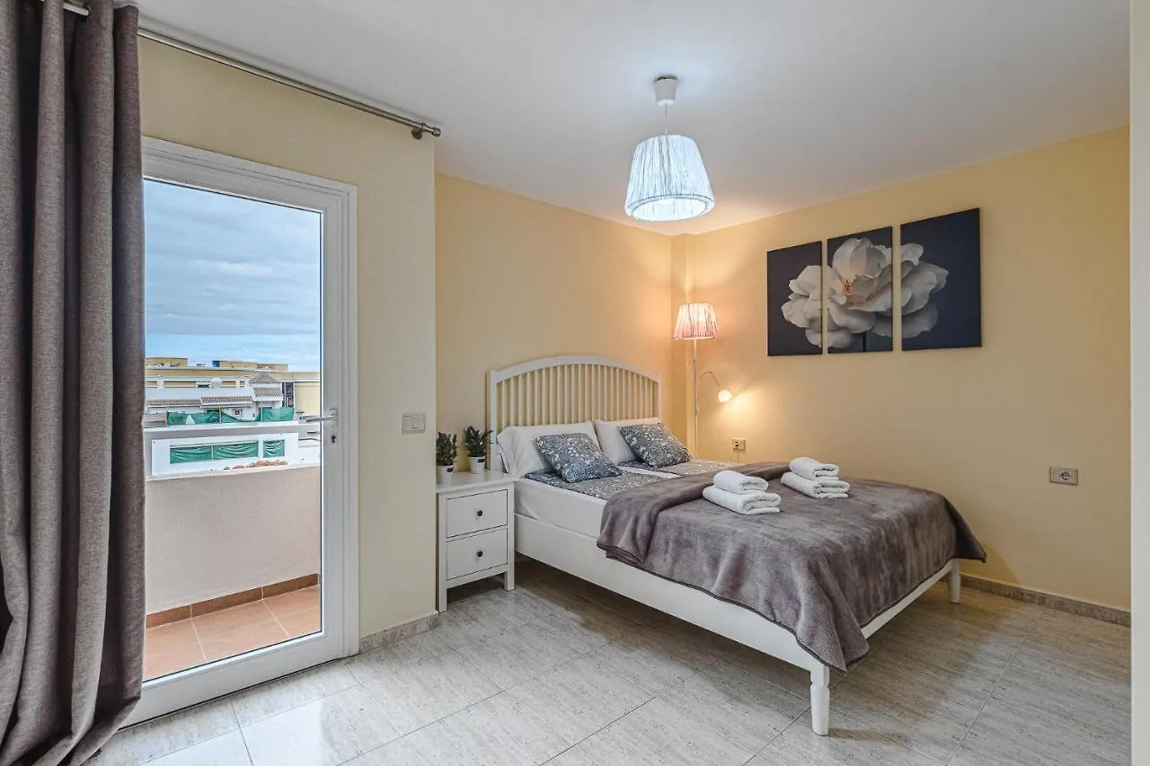 Yellow 3 Bedroom Large Apartment For 10 Guests Costa Adeje  España