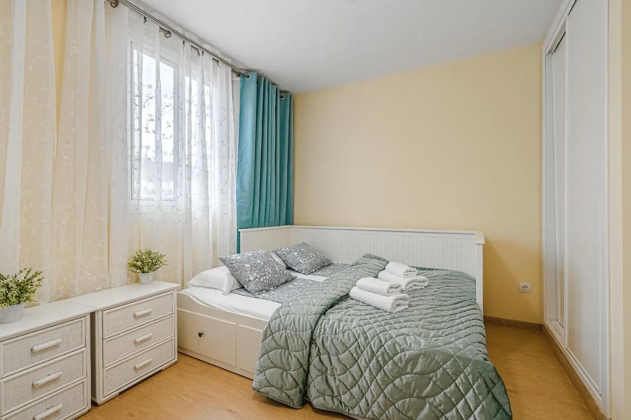 Yellow 3 Bedroom Large Apartment For 10 Guests Costa Adeje  0*, Costa Adeje (Tenerife)