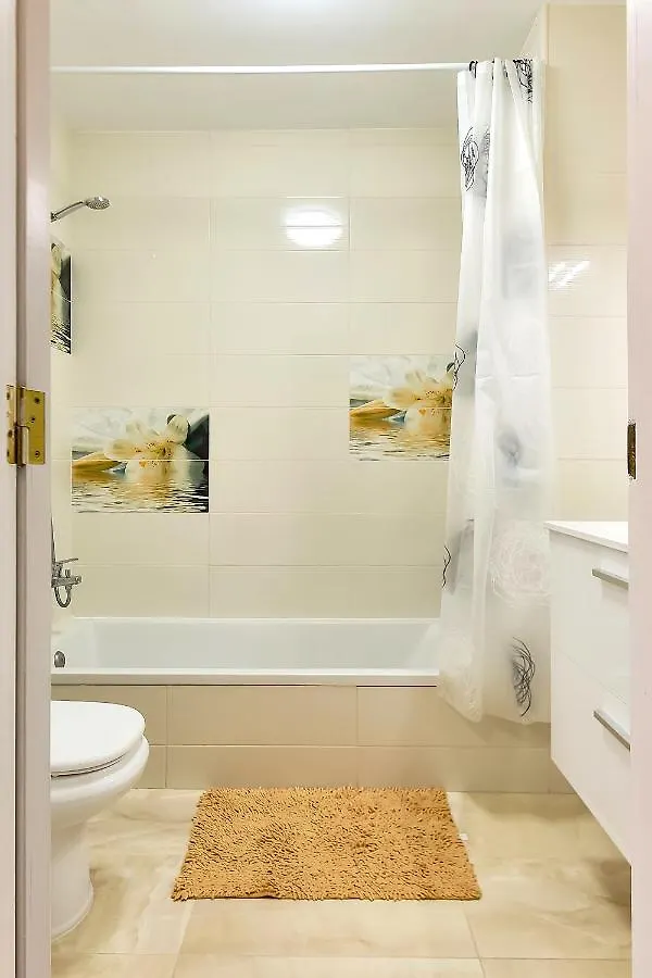 Yellow 3 Bedroom Large Apartment For 10 Guests Costa Adeje  0*, Costa Adeje (Tenerife)
