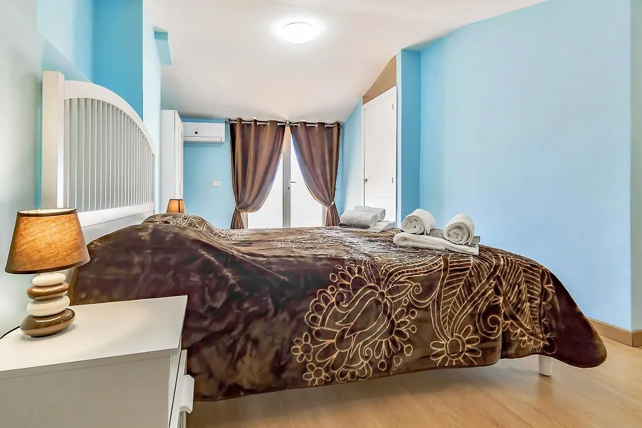 Yellow 3 Bedroom Large Apartment For 10 Guests Costa Adeje  Costa Adeje (Tenerife)
