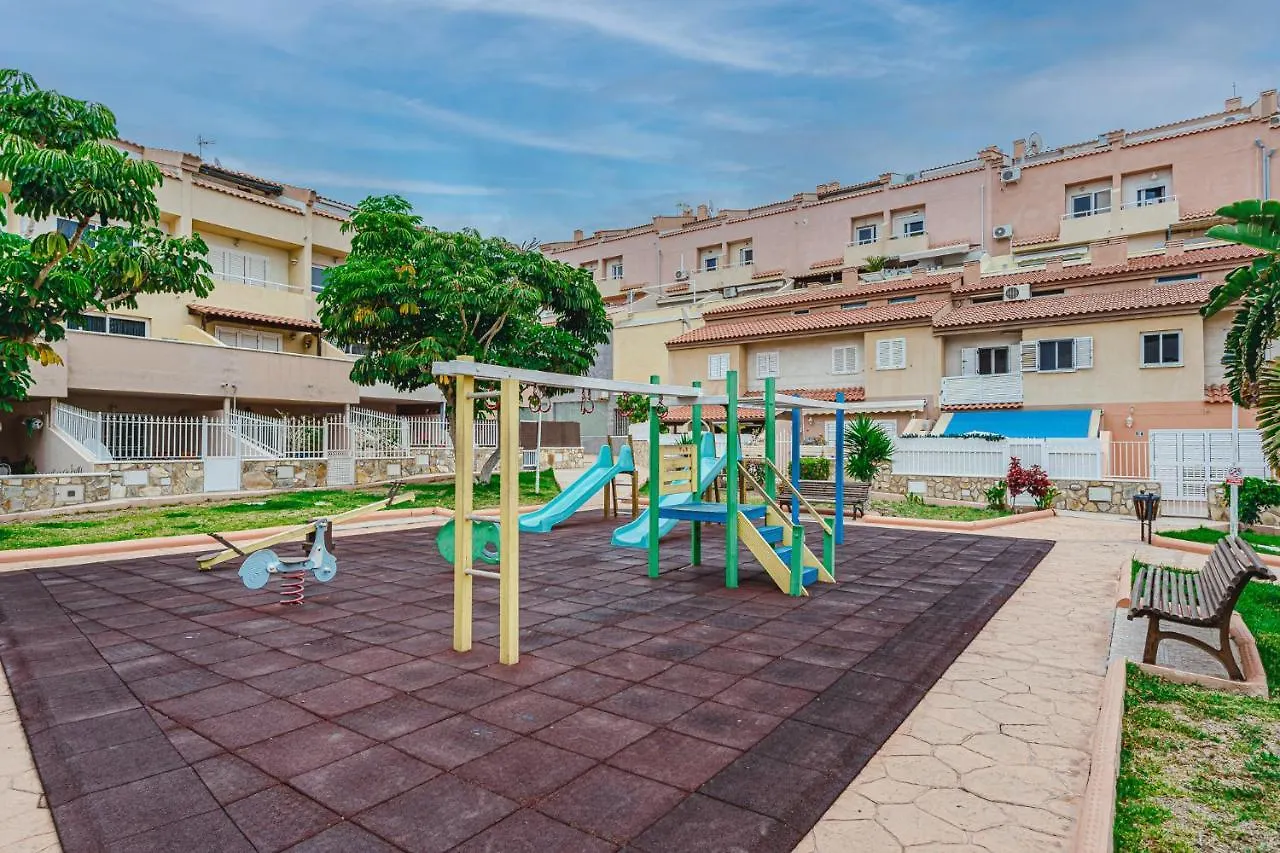 Yellow 3 Bedroom Large Apartment For 10 Guests location